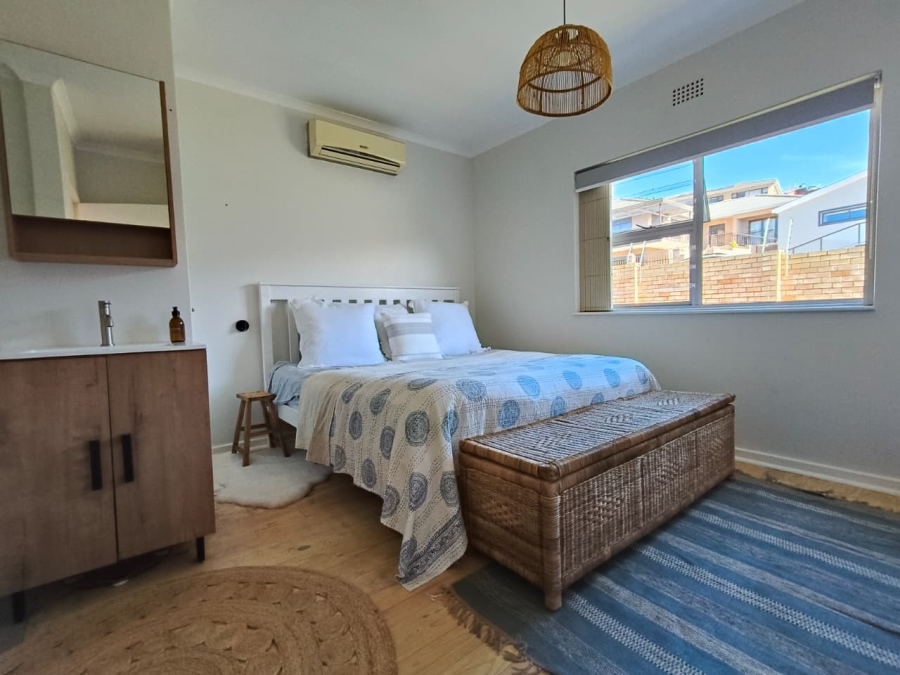 5 Bedroom Property for Sale in Wavecrest Eastern Cape